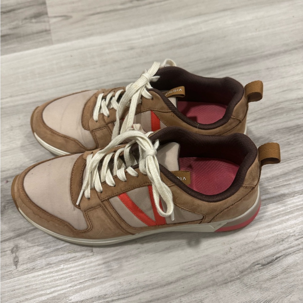 Vionic women’s Rechelle Tan Lace up sneakers walking shoes size 8